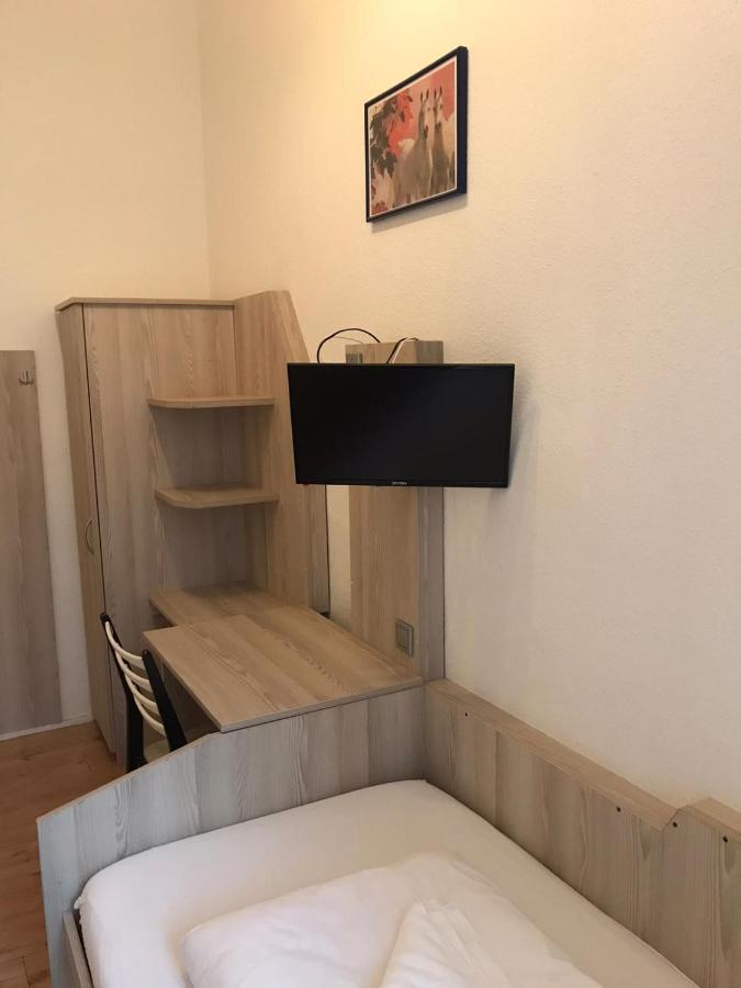 Koelner Pension Buitenkant foto