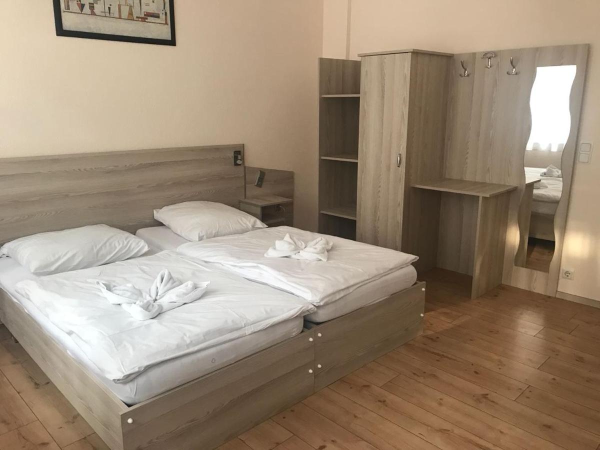 Koelner Pension Buitenkant foto